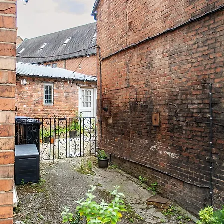 Stunning Ashbourne Town Centre Cottage Near Alton Towers Peak District Dovedale Exterior photo