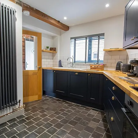 Stunning Ashbourne Town Centre Cottage Near Alton Towers Peak District Dovedale Exterior photo