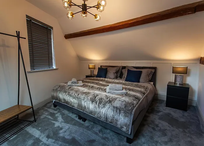 Stunning Ashbourne Town Centre Cottage Near Alton Towers Peak District Dovedale