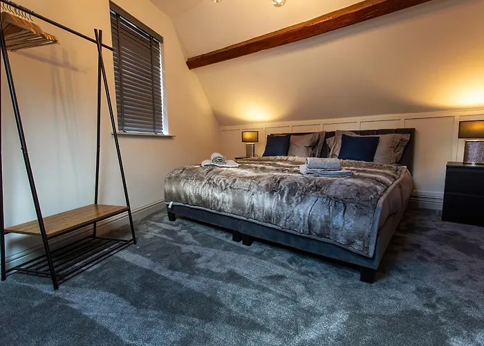 Stunning Ashbourne Town Centre Cottage Near Alton Towers Peak District Dovedale