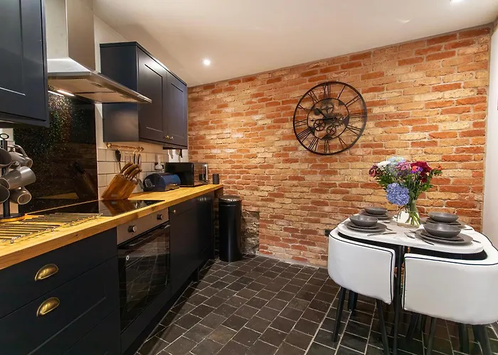 Stunning Ashbourne Town Centre Cottage Near Alton Towers Peak District Dovedale